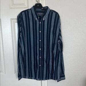 Slate & Stone Navy and White Striped Casual Button Down Shirt